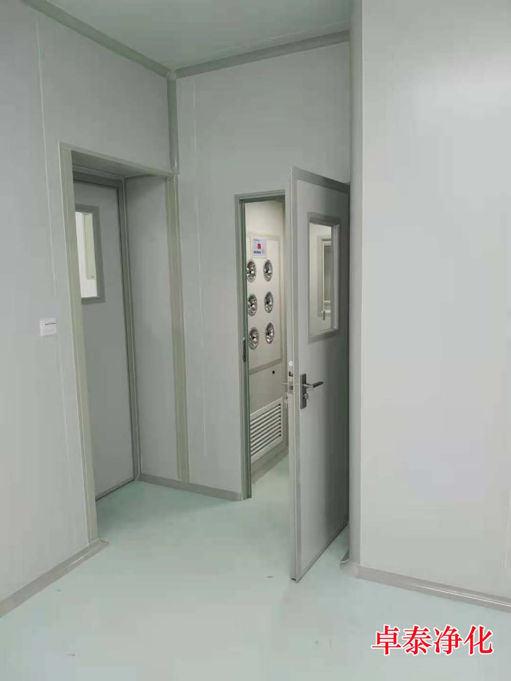 潔凈廠(chǎng)房、凈化車(chē)間中那些場(chǎng)所不適合安裝風(fēng)淋室及風(fēng)淋室意義