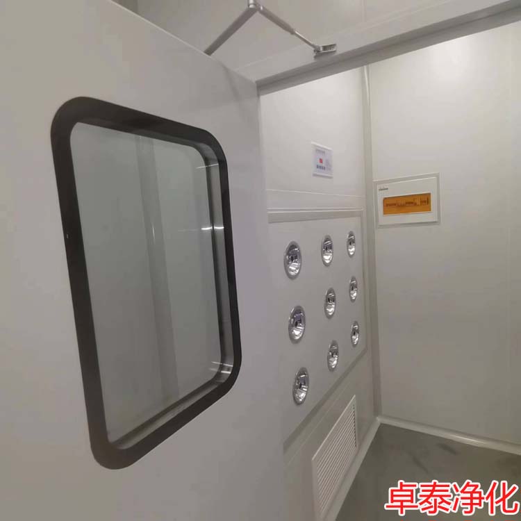 河北光電潔凈室裝修施工現(xiàn)場(chǎng)圖分享，裝修凈化車(chē)間找卓泰凈化